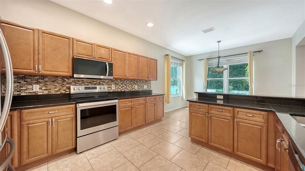 Activo con contrato: $470,000 (5 camas, 3 baños, 2888 Pies cuadrados)