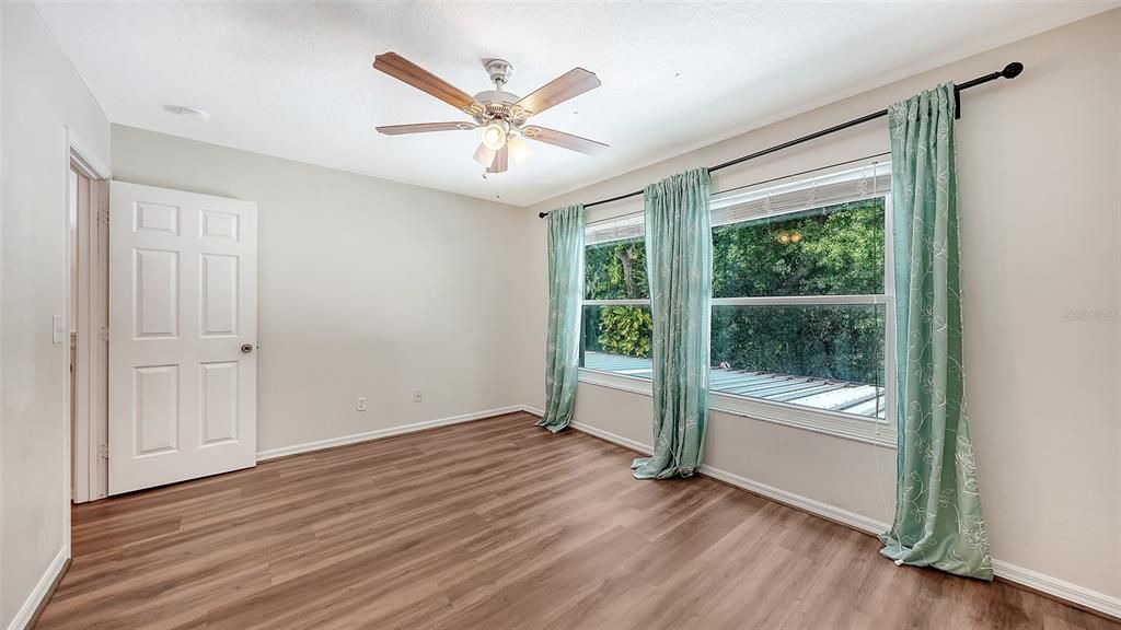 Activo con contrato: $470,000 (5 camas, 3 baños, 2888 Pies cuadrados)