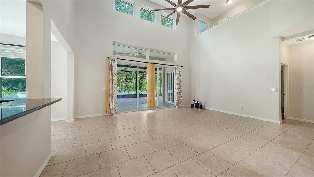 Activo con contrato: $470,000 (5 camas, 3 baños, 2888 Pies cuadrados)