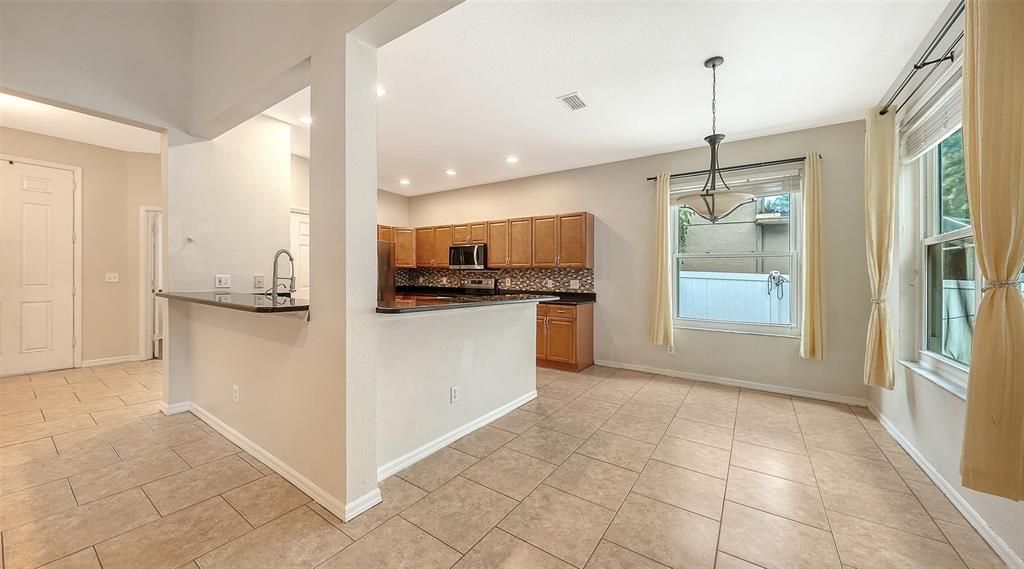 Activo con contrato: $470,000 (5 camas, 3 baños, 2888 Pies cuadrados)