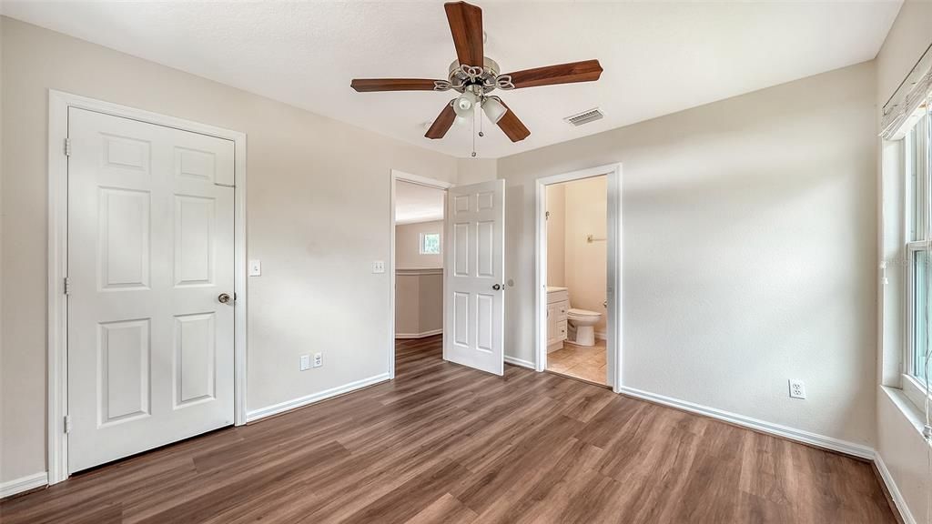 Activo con contrato: $470,000 (5 camas, 3 baños, 2888 Pies cuadrados)