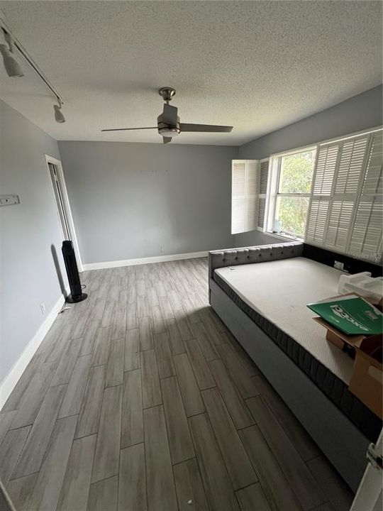 For Sale: $100,000 (2 beds, 2 baths, 1130 Square Feet)