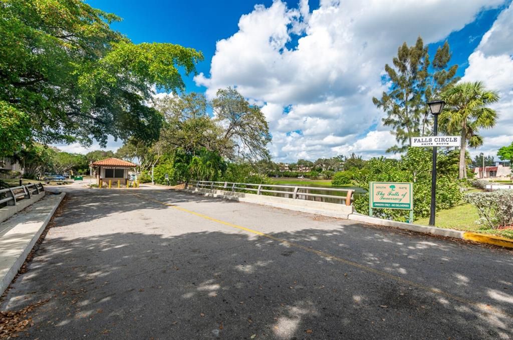 For Sale: $100,000 (2 beds, 2 baths, 1130 Square Feet)