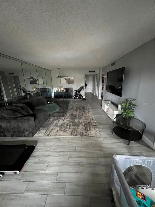 For Sale: $100,000 (2 beds, 2 baths, 1130 Square Feet)