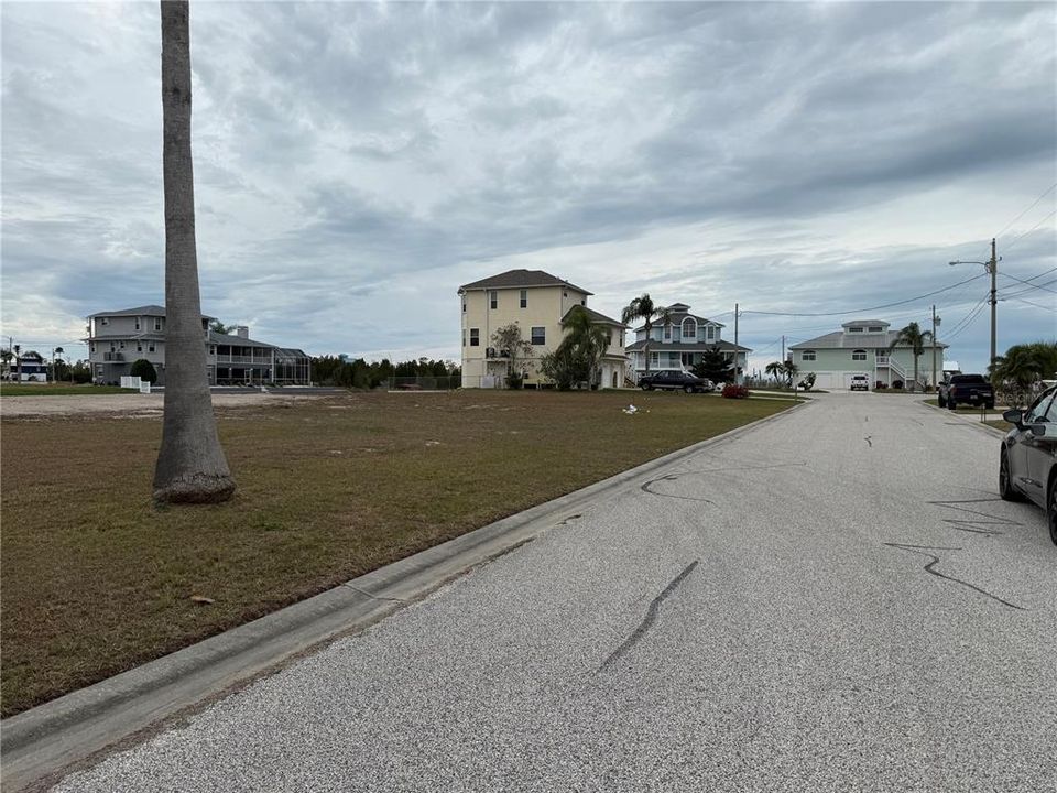 En Venta: $55,000 (0.17 acres)