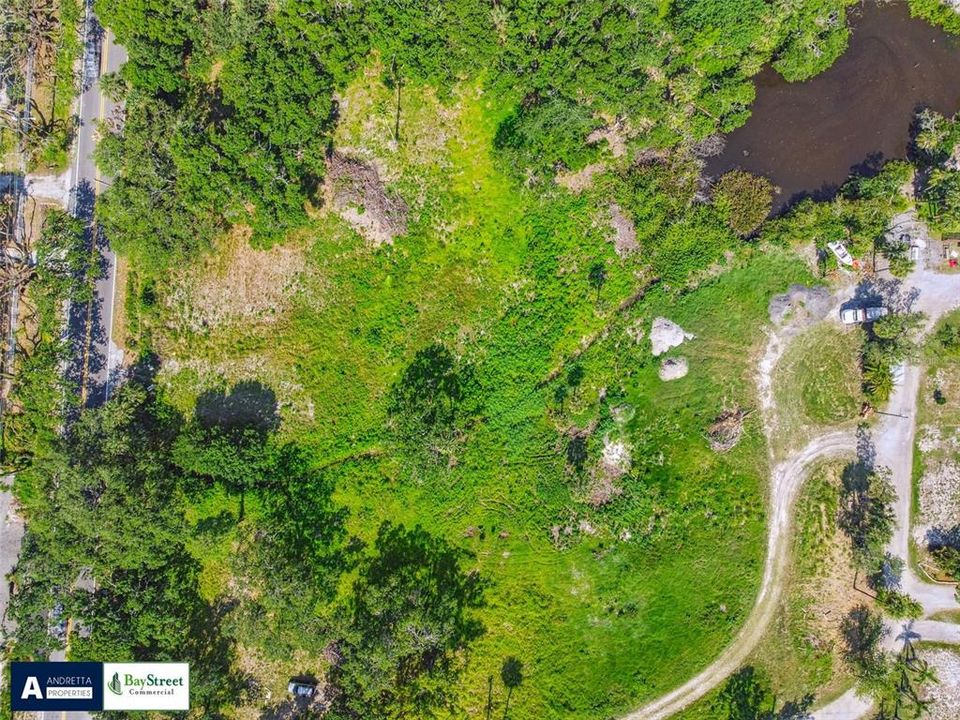 待售: $1,799,900 (5.69 acres)