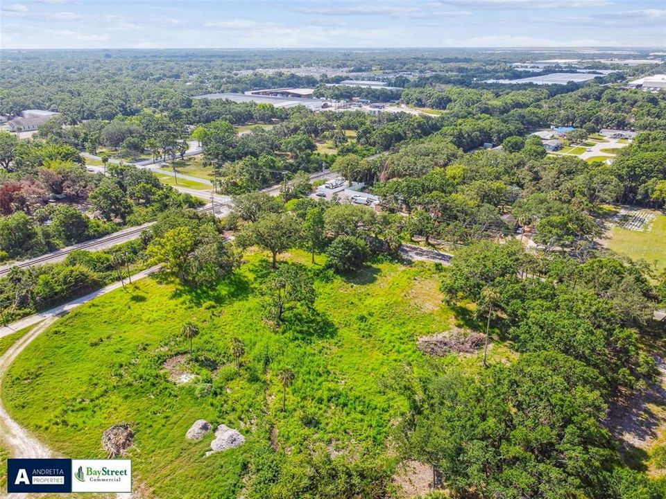 待售: $1,799,900 (5.69 acres)