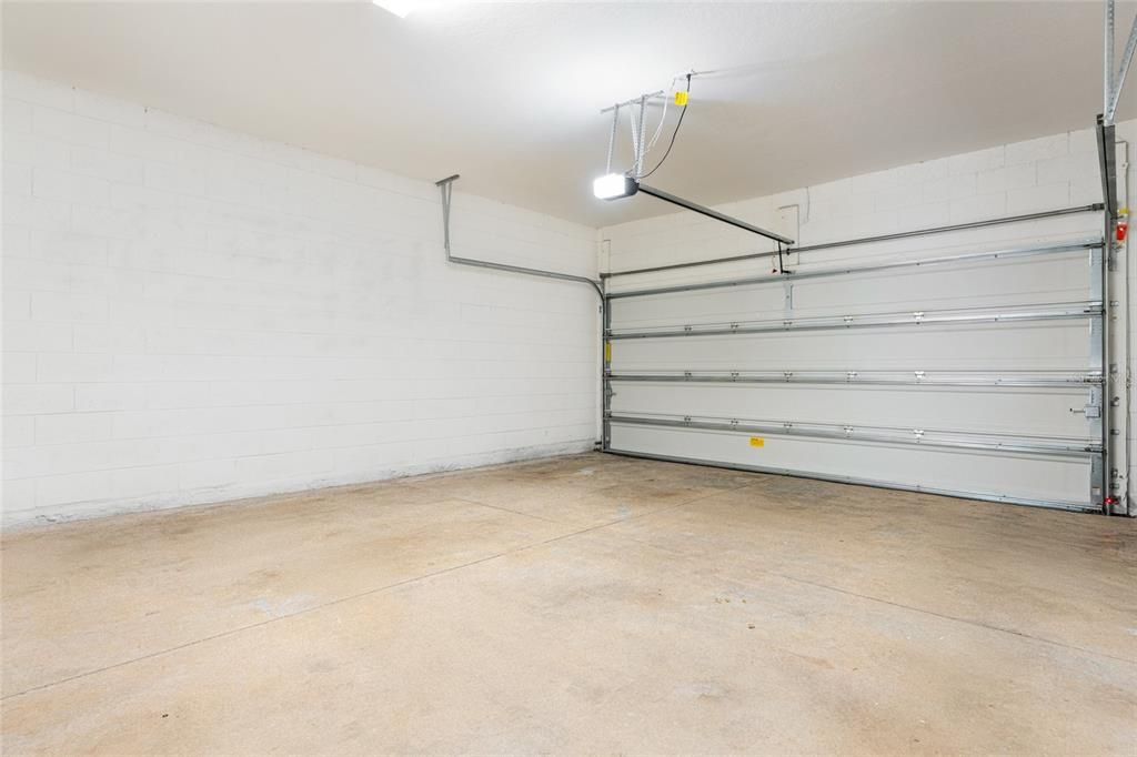 Activo con contrato: $410,000 (3 camas, 2 baños, 1589 Pies cuadrados)