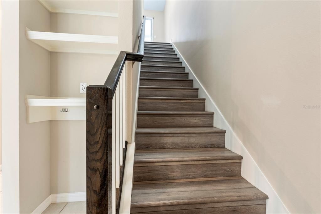 Activo con contrato: $410,000 (3 camas, 2 baños, 1589 Pies cuadrados)