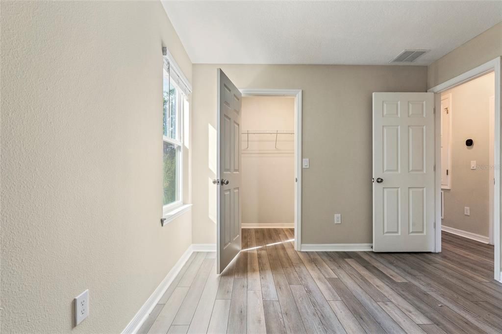 Activo con contrato: $410,000 (3 camas, 2 baños, 1589 Pies cuadrados)