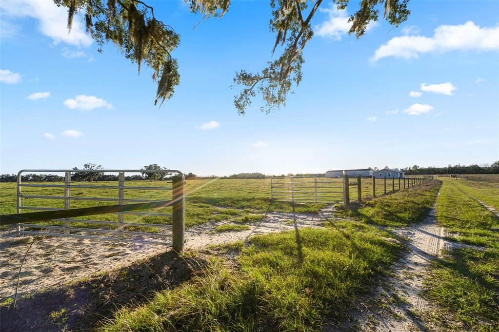 En Venta: $515,000 (4 camas, 2 baños, 3046 Pies cuadrados)