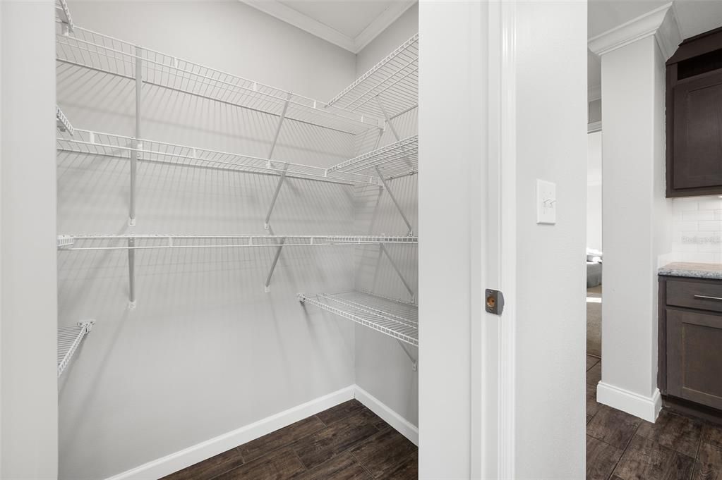 En Venta: $515,000 (4 camas, 2 baños, 3046 Pies cuadrados)