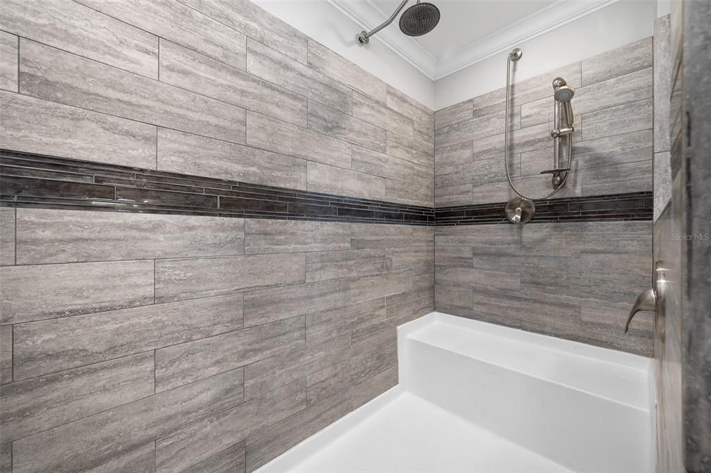 En Venta: $515,000 (4 camas, 2 baños, 3046 Pies cuadrados)