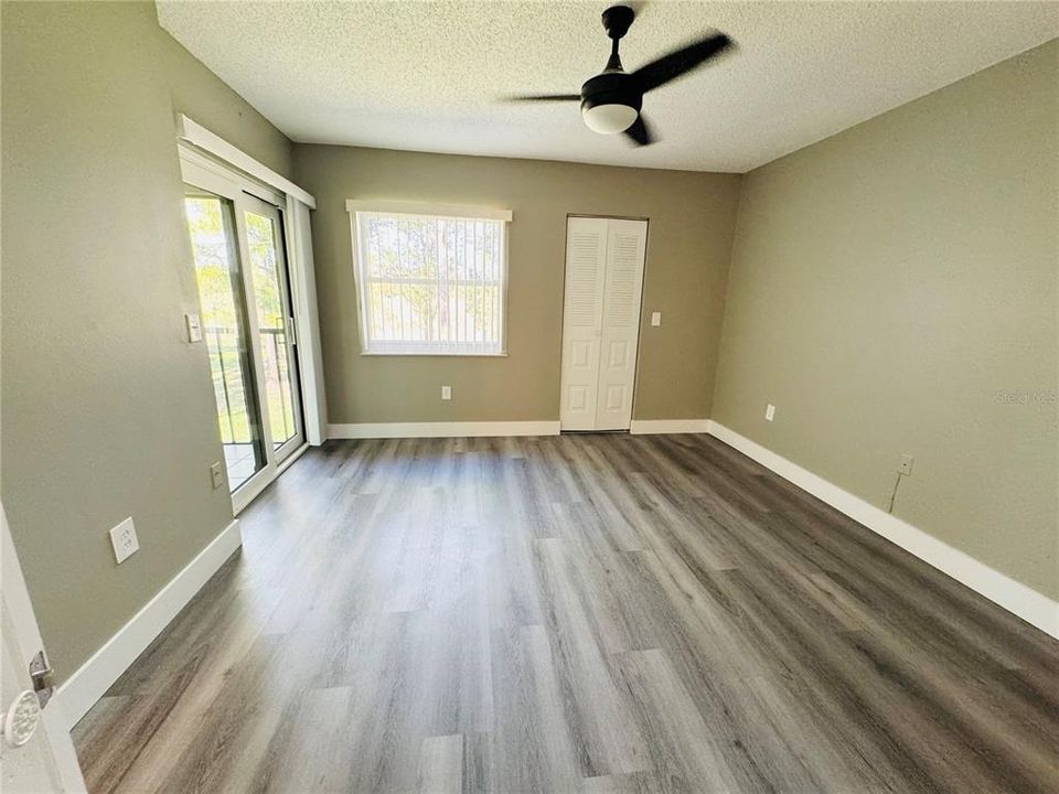 Под контрактом: $1,695 (2 спален, 2 ванн, 879 Квадратных фут)