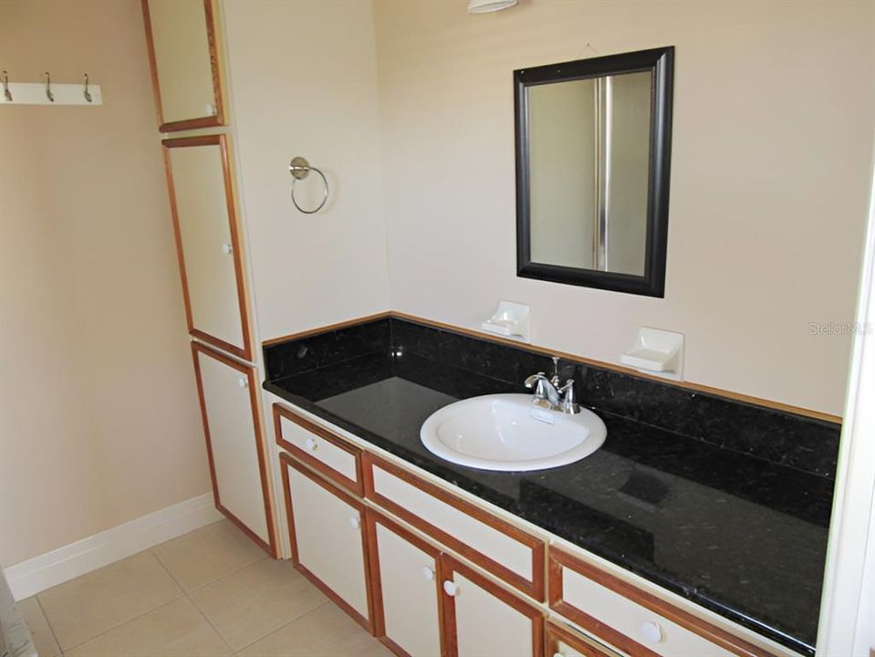 Active With Contract: $149,900 (2 beds, 2 baths, 1296 Square Feet)