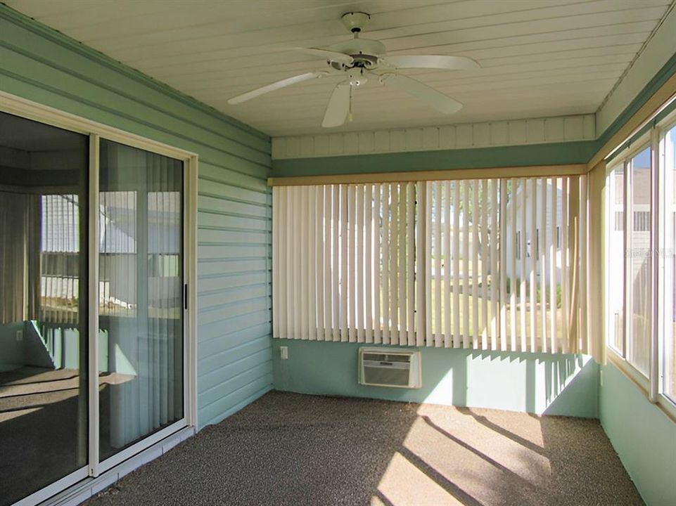 Active With Contract: $149,900 (2 beds, 2 baths, 1296 Square Feet)