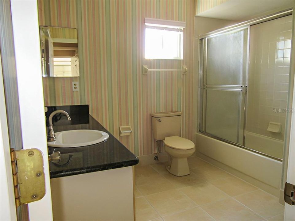 Active With Contract: $149,900 (2 beds, 2 baths, 1296 Square Feet)