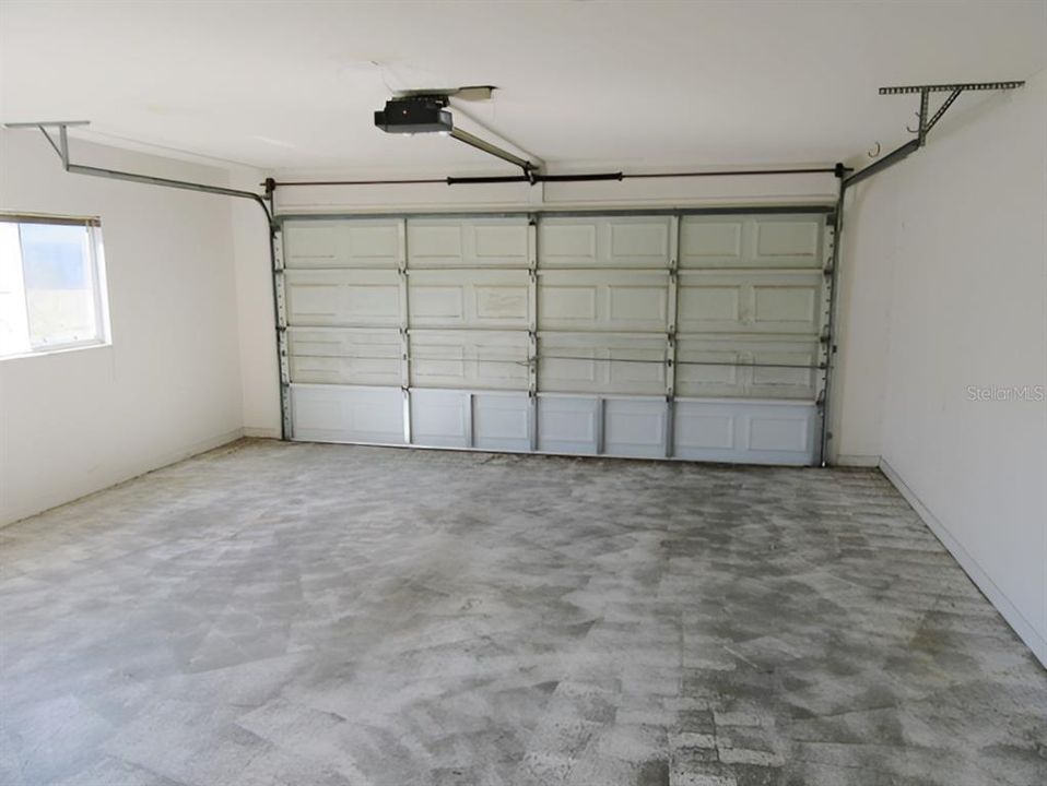 Active With Contract: $149,900 (2 beds, 2 baths, 1296 Square Feet)