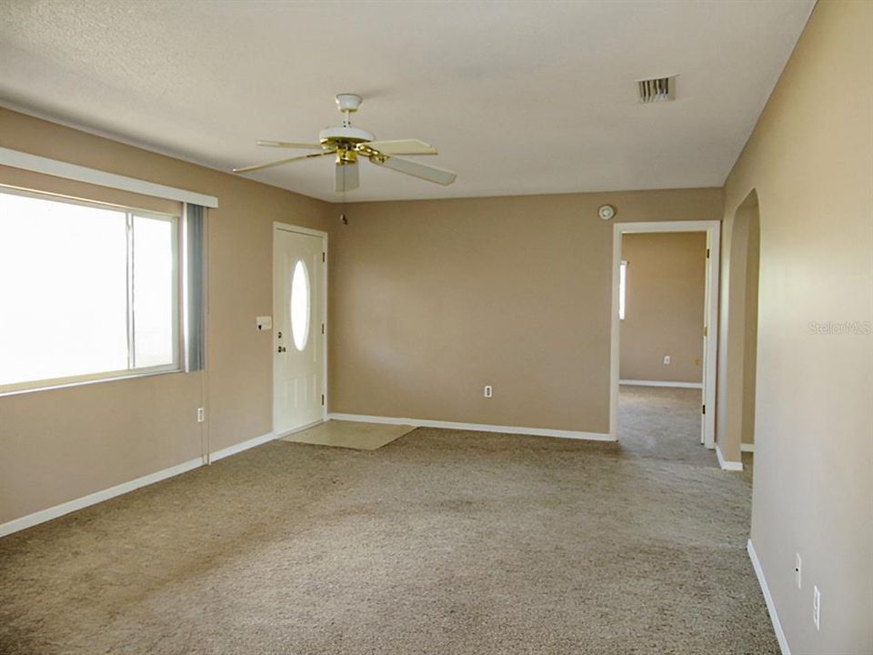 Active With Contract: $149,900 (2 beds, 2 baths, 1296 Square Feet)