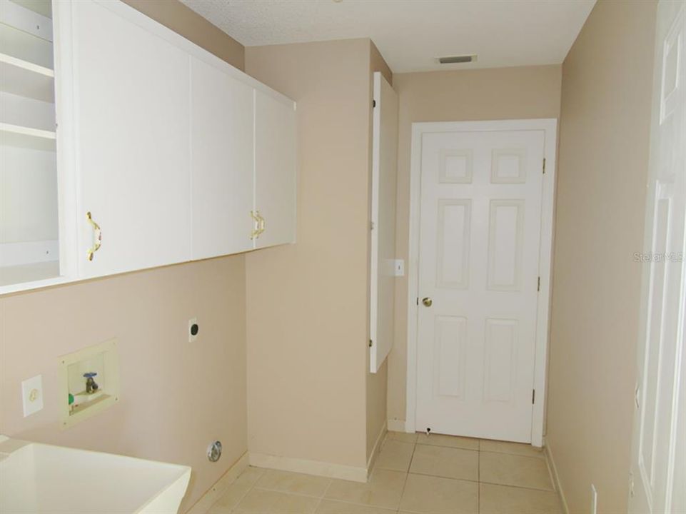 Active With Contract: $149,900 (2 beds, 2 baths, 1296 Square Feet)