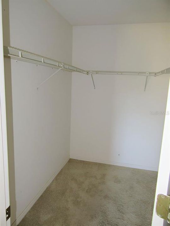 Active With Contract: $149,900 (2 beds, 2 baths, 1296 Square Feet)