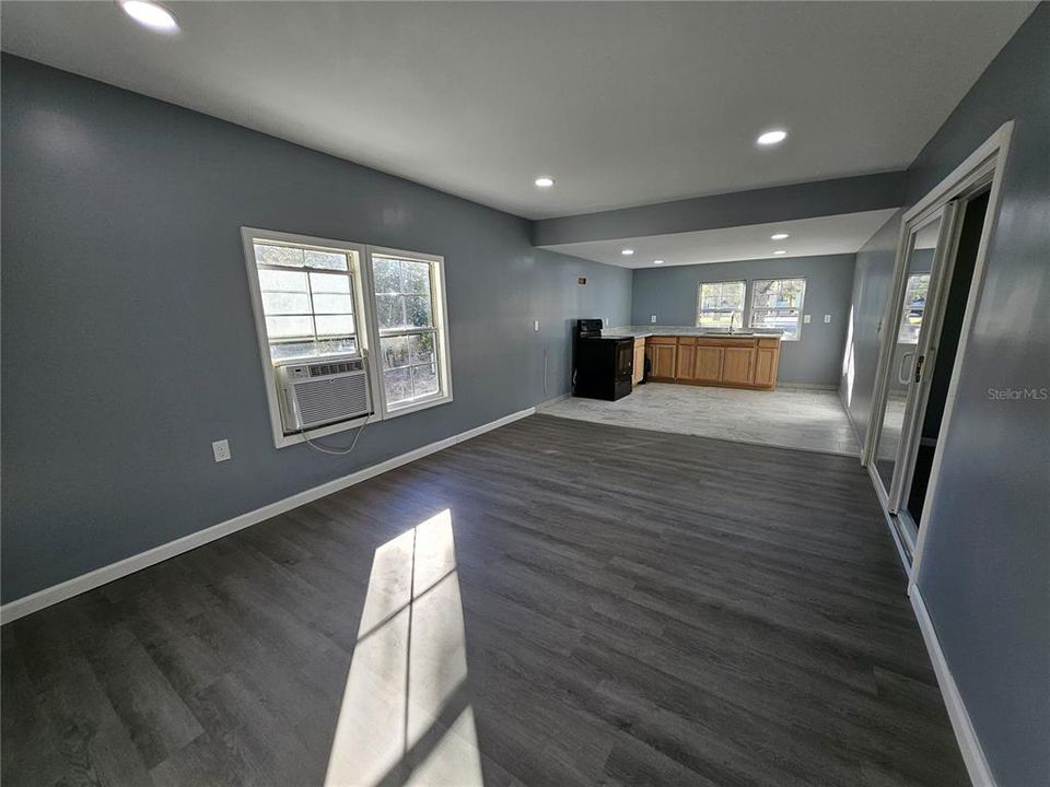For Sale: $114,900 (2 beds, 1 baths, 1234 Square Feet)