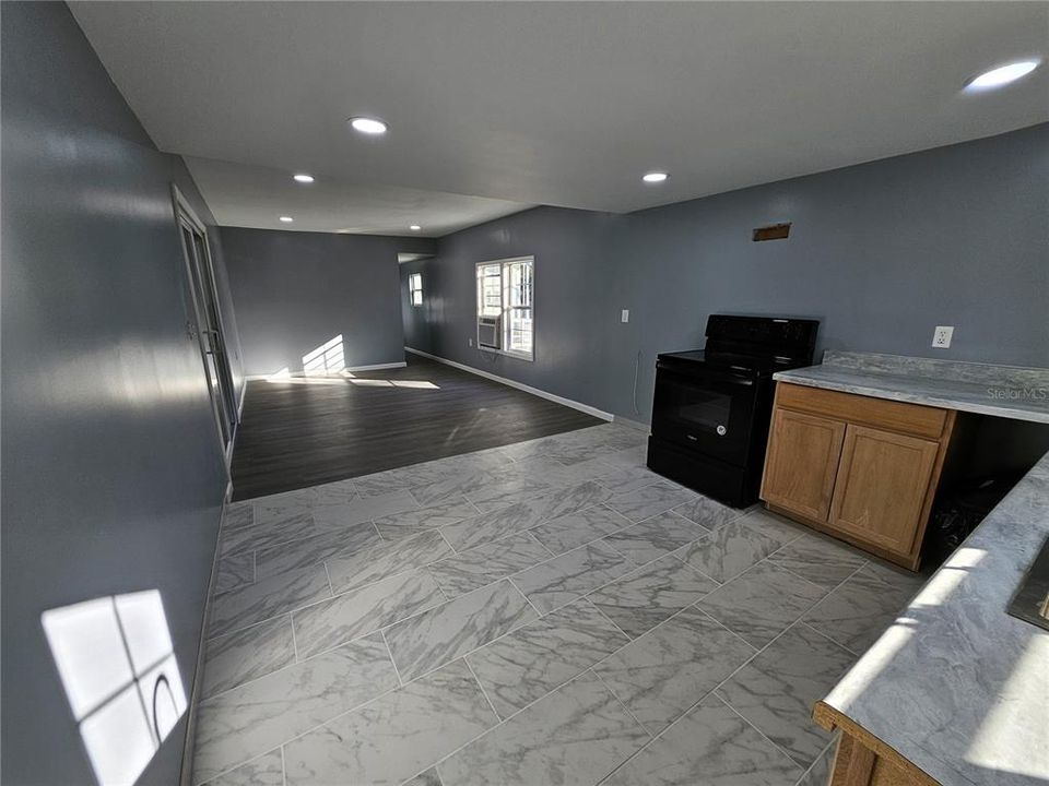 For Sale: $114,900 (2 beds, 1 baths, 1234 Square Feet)