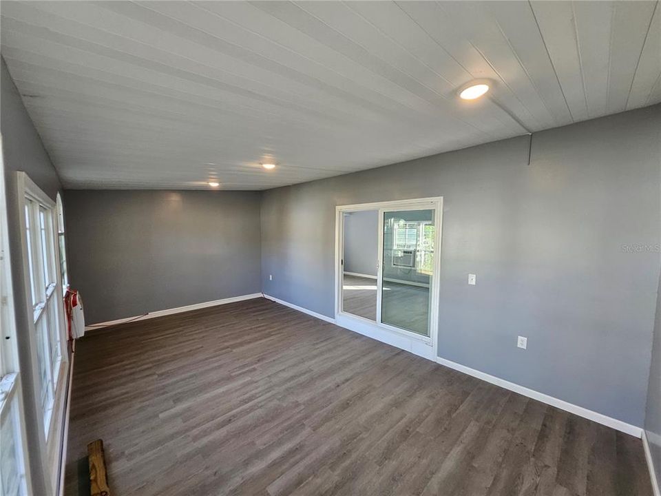For Sale: $114,900 (2 beds, 1 baths, 1234 Square Feet)