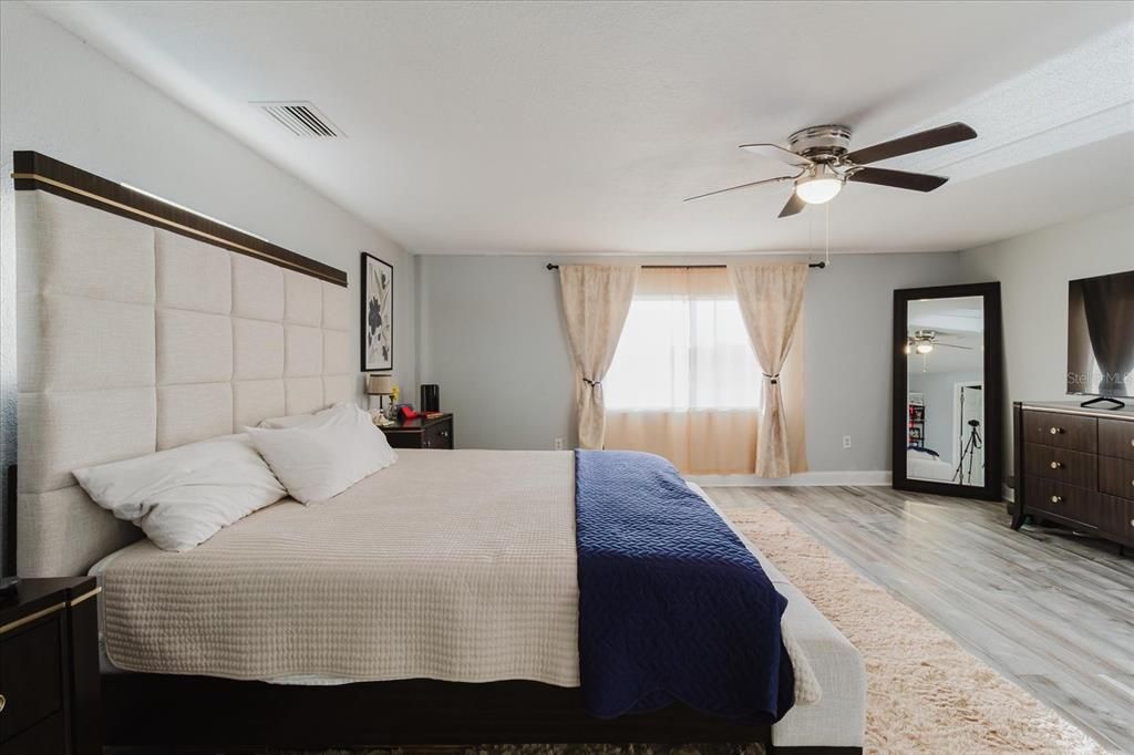 For Sale: $600,000 (4 beds, 2 baths, 2706 Square Feet)