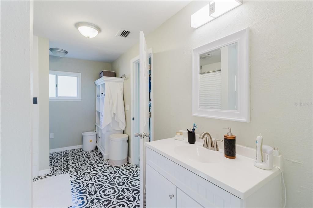 For Sale: $600,000 (4 beds, 2 baths, 2706 Square Feet)
