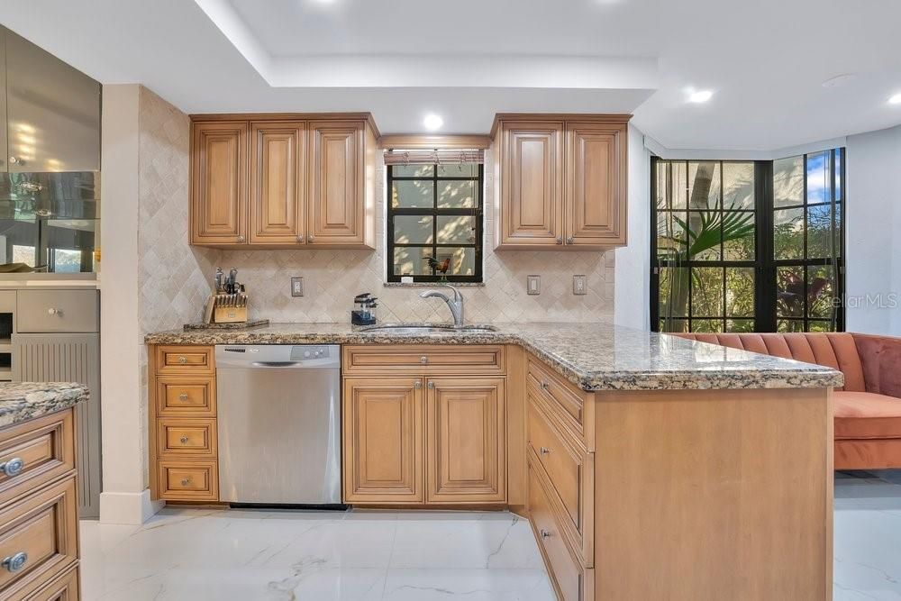 For Sale: $500,000 (3 beds, 2 baths, 1823 Square Feet)