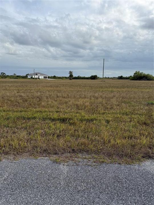 待售: $12,500 (0.19 acres)