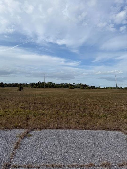 待售: $12,500 (0.19 acres)