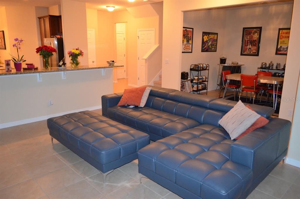 Activo con contrato: $3,000 (4 camas, 2 baños, 2353 Pies cuadrados)