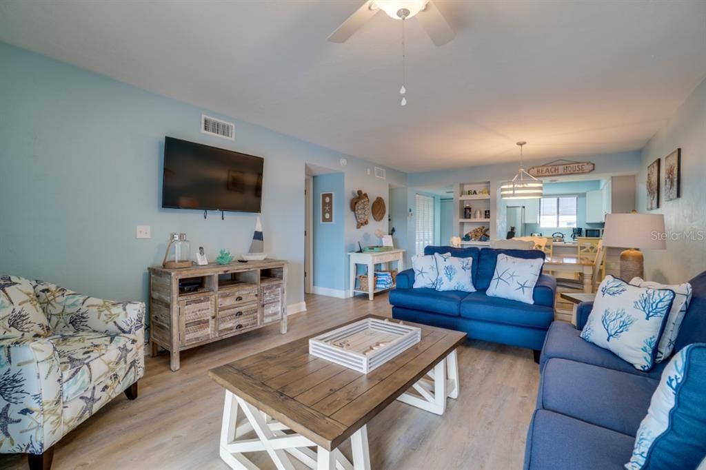 For Sale: $545,500 (2 beds, 2 baths, 1080 Square Feet)
