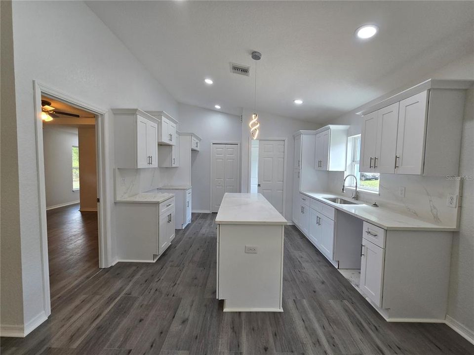 Activo con contrato: $260,000 (3 camas, 2 baños, 1396 Pies cuadrados)