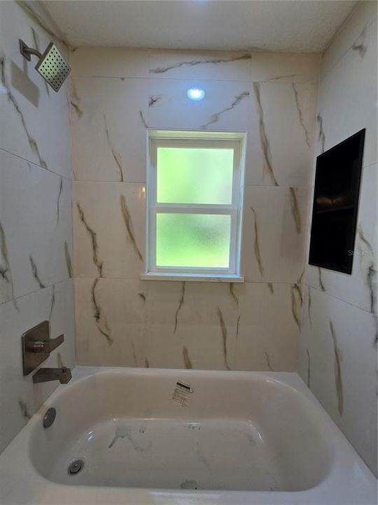 Activo con contrato: $260,000 (3 camas, 2 baños, 1396 Pies cuadrados)