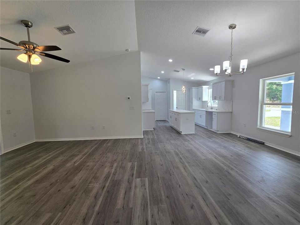 Activo con contrato: $260,000 (3 camas, 2 baños, 1396 Pies cuadrados)