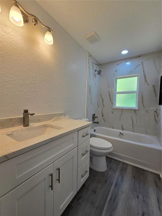 Activo con contrato: $260,000 (3 camas, 2 baños, 1396 Pies cuadrados)