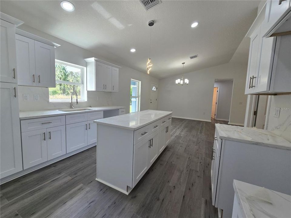 Activo con contrato: $260,000 (3 camas, 2 baños, 1396 Pies cuadrados)