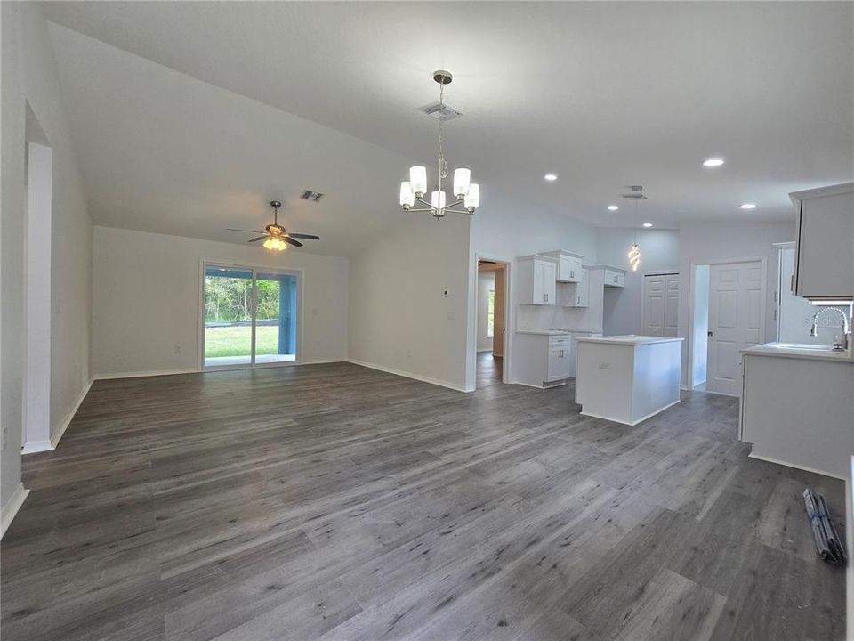 Activo con contrato: $260,000 (3 camas, 2 baños, 1396 Pies cuadrados)