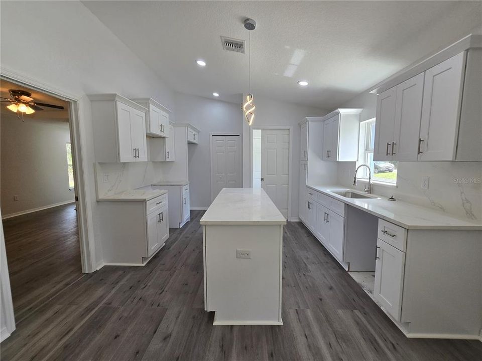 Activo con contrato: $260,000 (3 camas, 2 baños, 1396 Pies cuadrados)