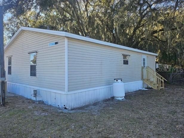 Active With Contract: $115,000 (2 beds, 2 baths, 972 Square Feet)