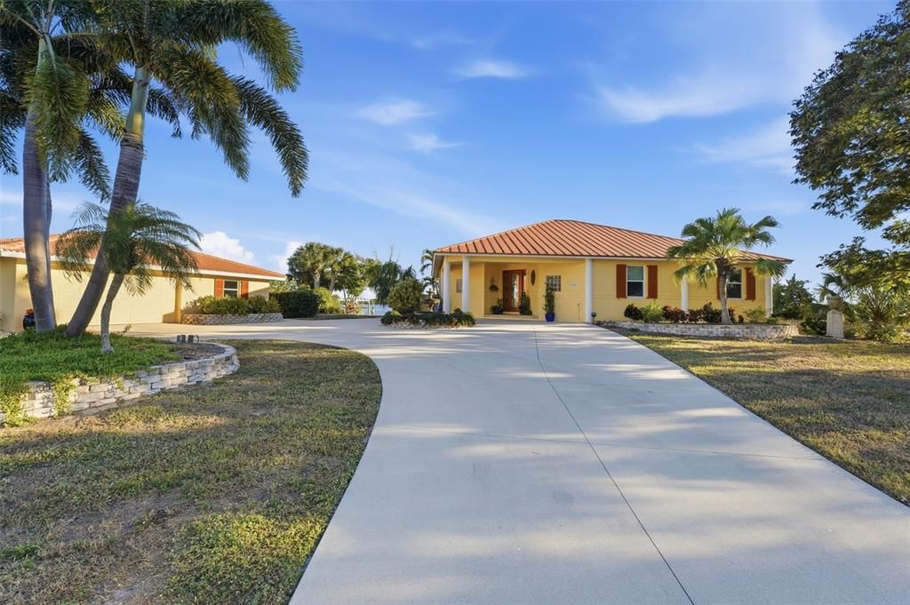 Active With Contract: $749,900 (3 beds, 2 baths, 2034 Square Feet)