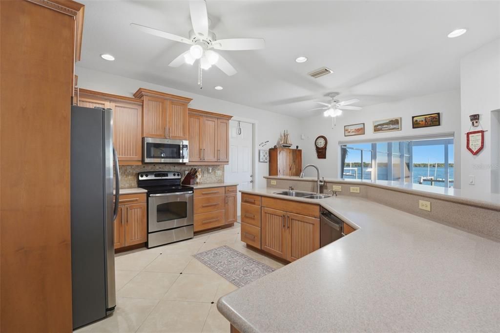 Active With Contract: $749,900 (3 beds, 2 baths, 2034 Square Feet)