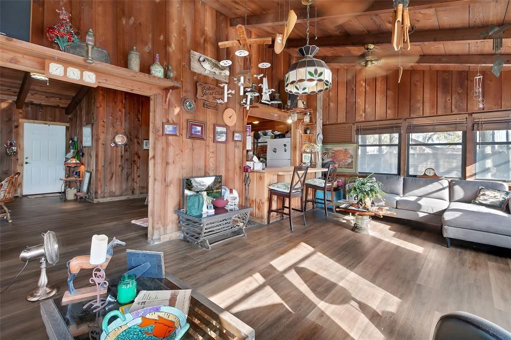 На продажу: $950,000 (2 спален, 1 ванн, 850 Квадратных фут)