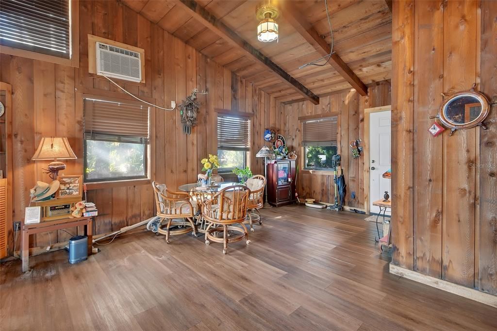 На продажу: $950,000 (2 спален, 1 ванн, 850 Квадратных фут)