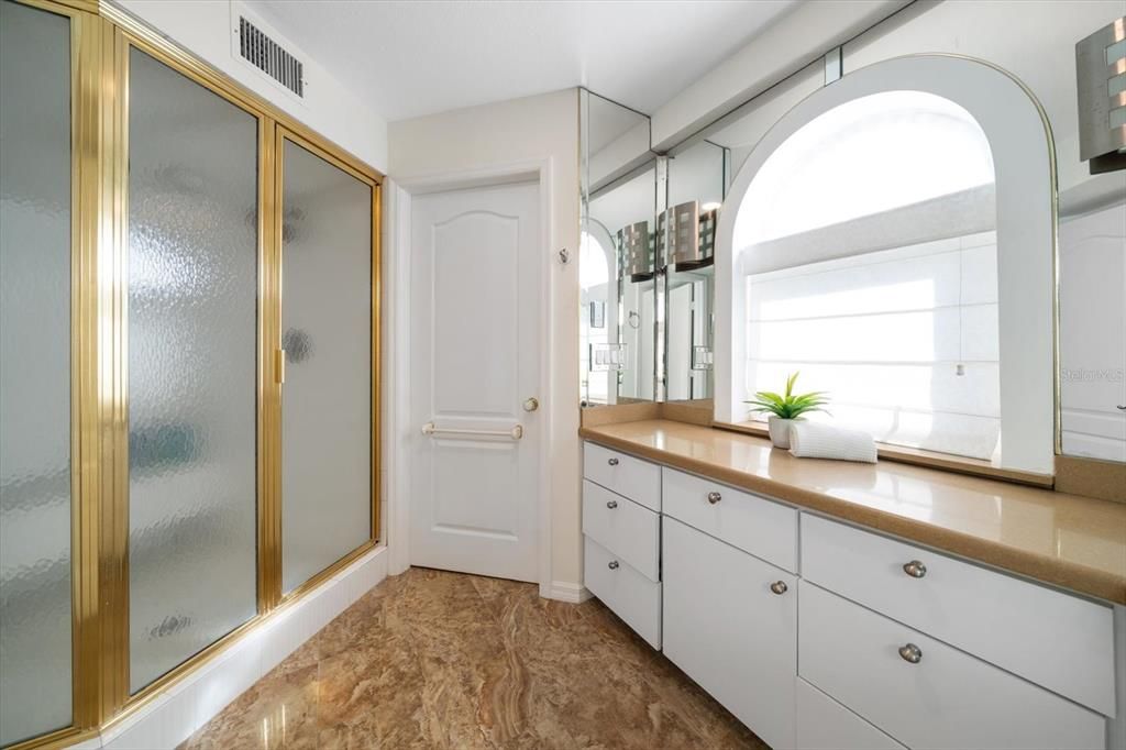 На продажу: $4,999,000 (4 спален, 5 ванн, 4357 Квадратных фут)