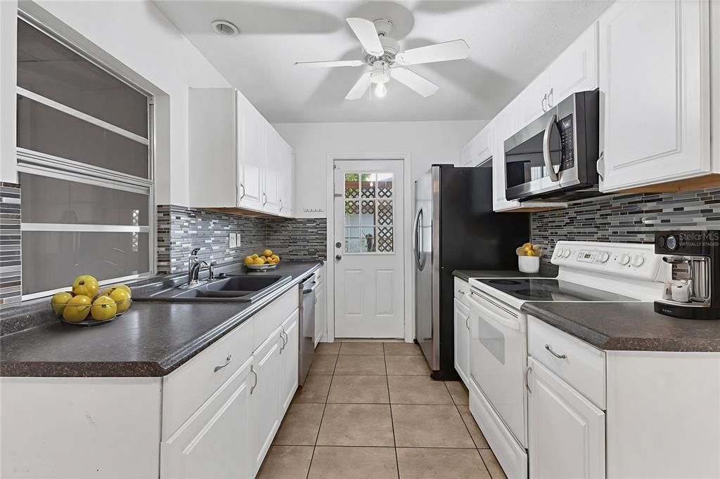 Activo con contrato: $209,000 (3 camas, 2 baños, 1329 Pies cuadrados)
