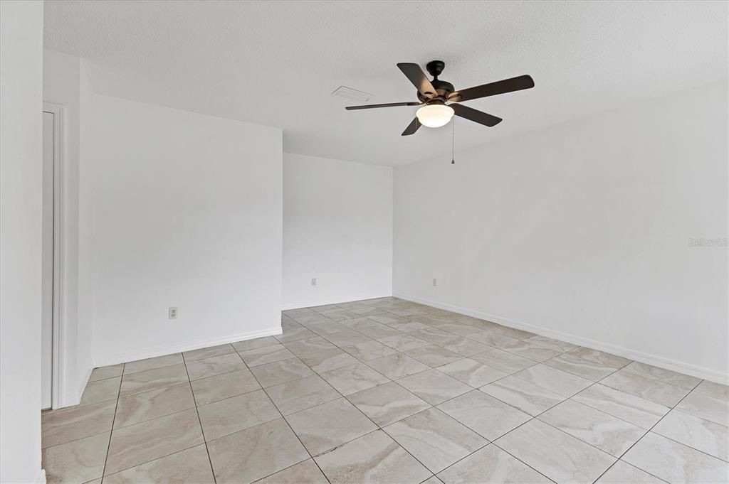 Activo con contrato: $209,000 (3 camas, 2 baños, 1329 Pies cuadrados)